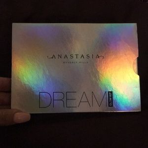 Anastasia Beverly Hills Dream Glow
